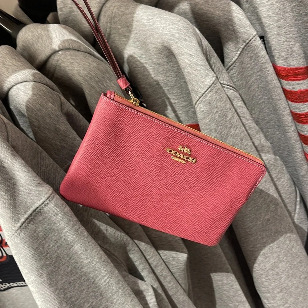 Coach Large Corner Zip Wristlet IM/Rouge